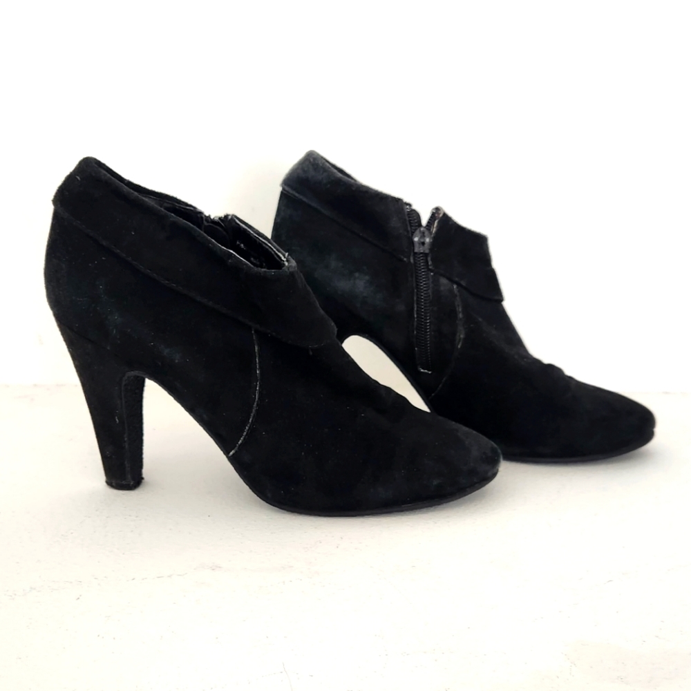 Deena & Ozzy Suede Heeled Booties, size 6